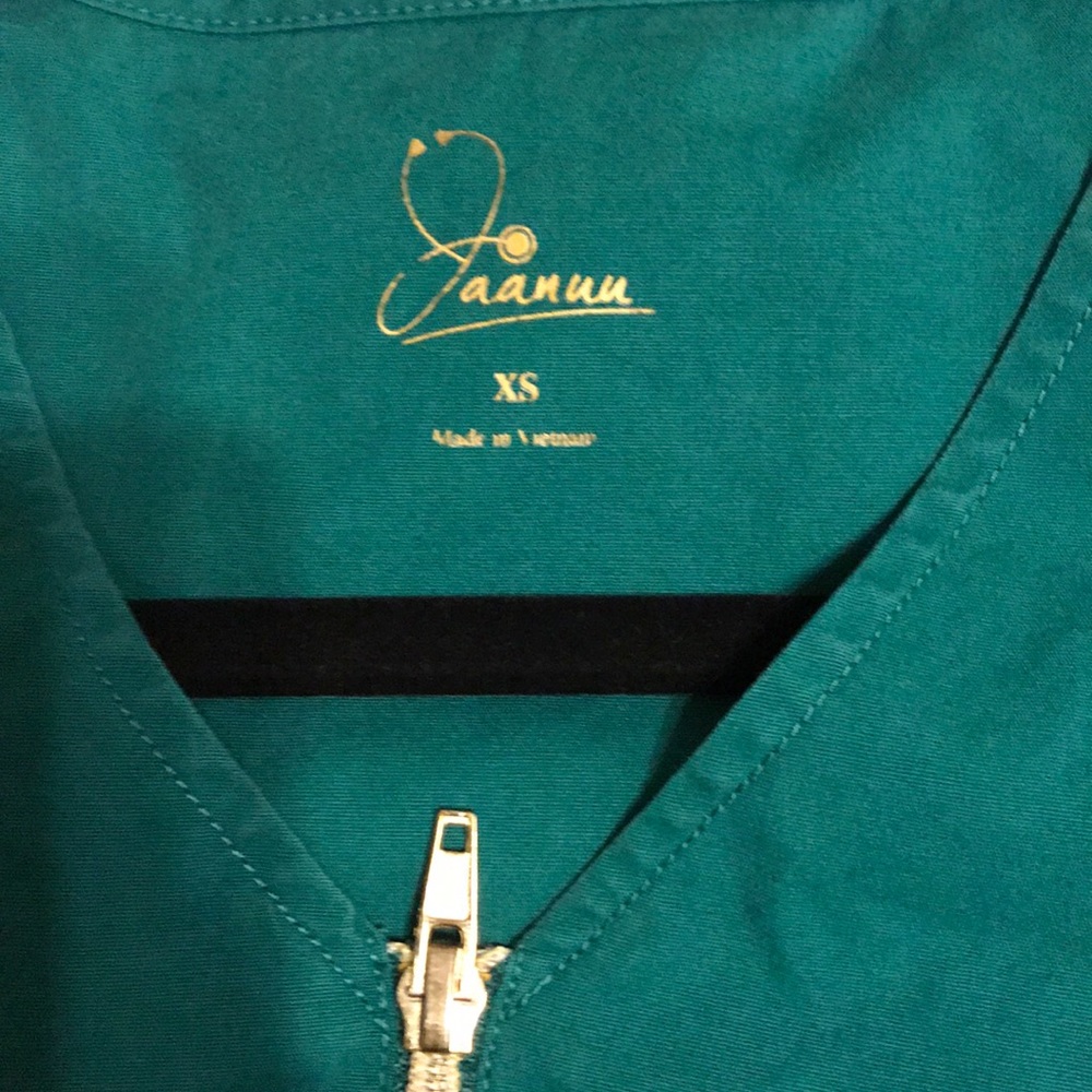 Jaanuu Scrub SET